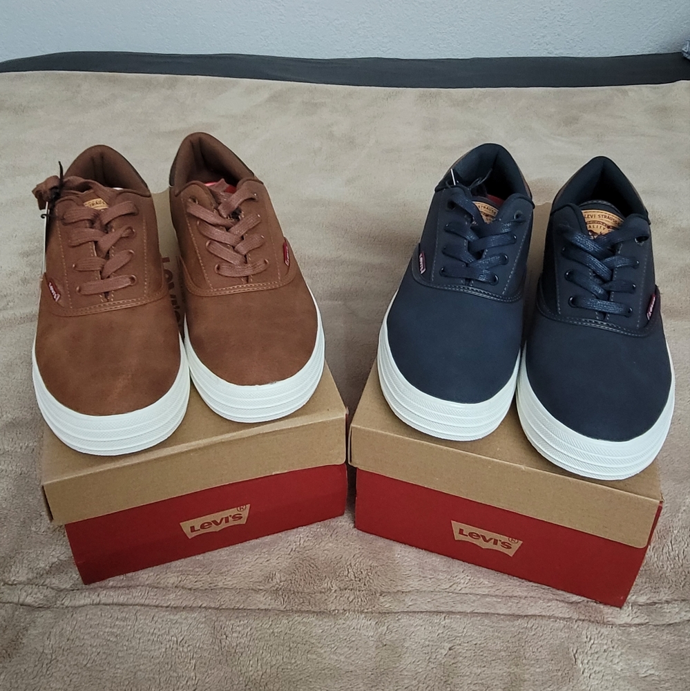 Bundle of 2 Levi's Sneakers